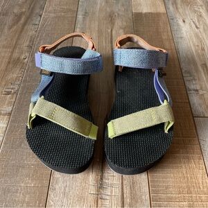 Teva girl’s Original Universal Metallic Sandal, size 13